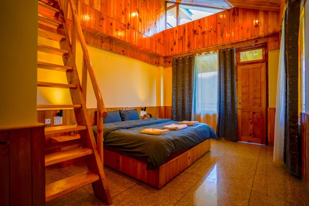 Duplex Room 2 x King Size Beds (Dhauladhar Mountain View) 1